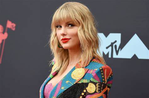 Taylor swift net worth famouswomenbio