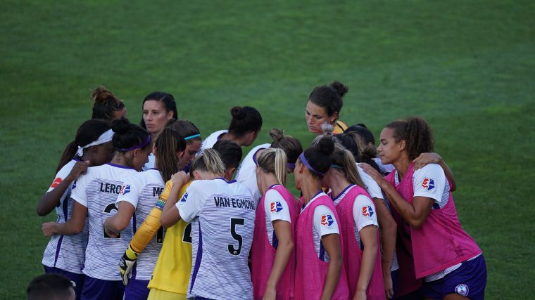 A photo of women soccer team together. Top 10 best women soccer players of all time