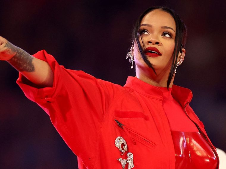 Rihanna Net Worth Famouswomenbio